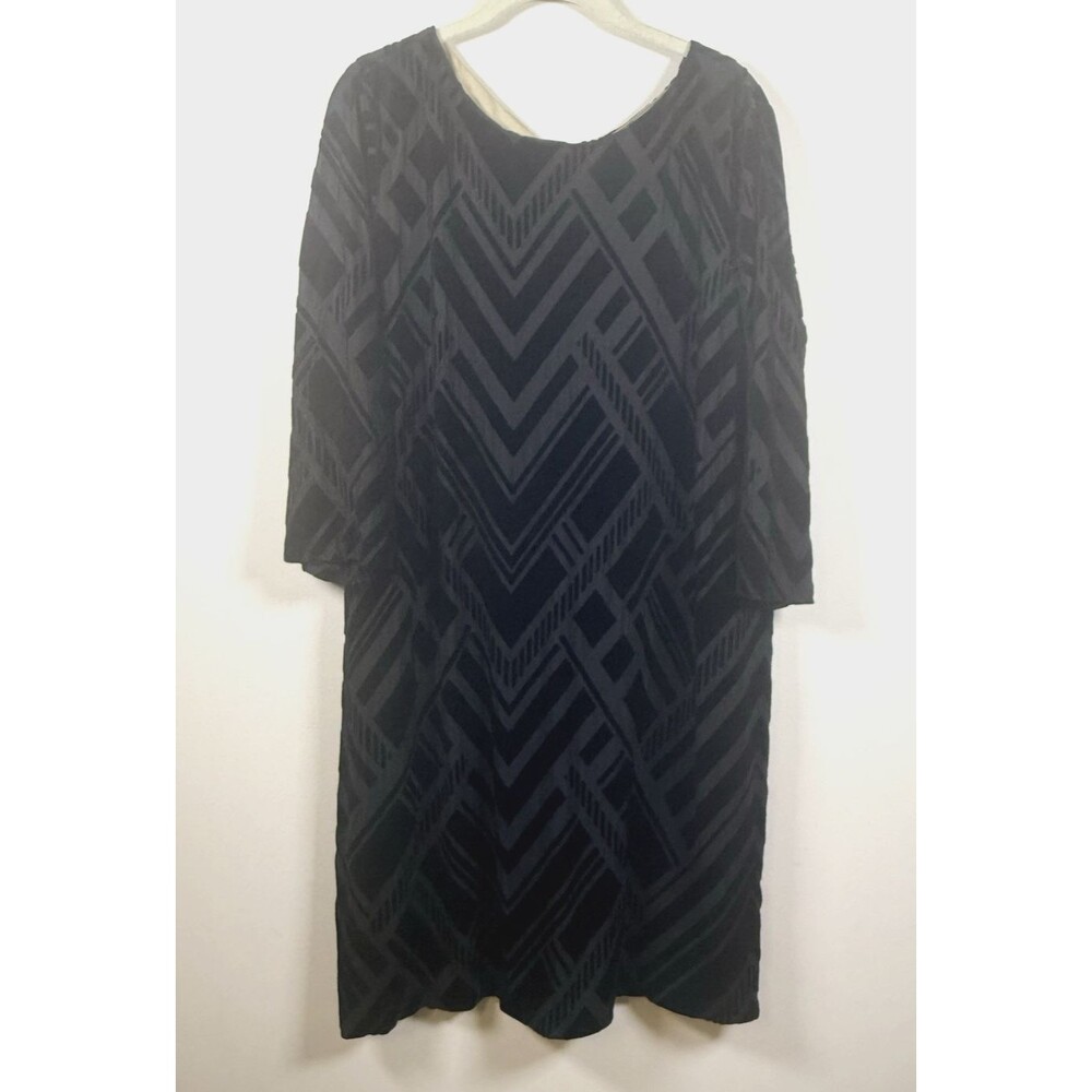 Chico's Black Velvet Geometric V-Neck Shift Dress 3/4 Sleeve Pockets 3